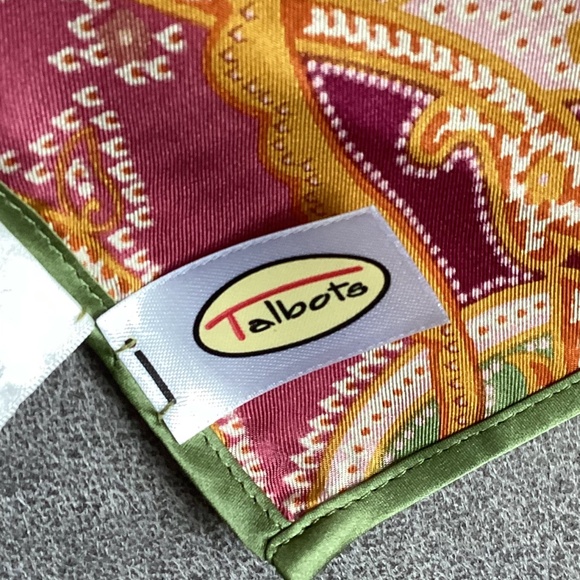 Talbots silk scarf new condition - Picture 2 of 7